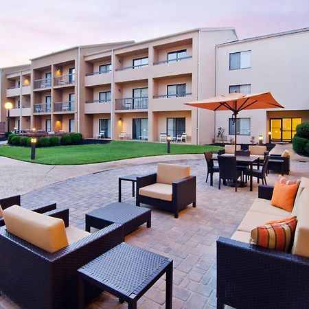 Courtyard By Marriott Huntsville University Drive Екстериор снимка
