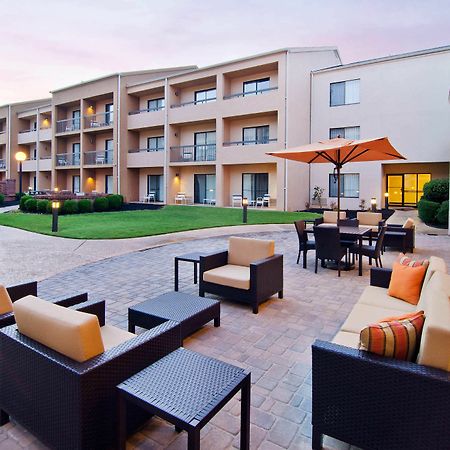 Courtyard By Marriott Huntsville University Drive Екстериор снимка