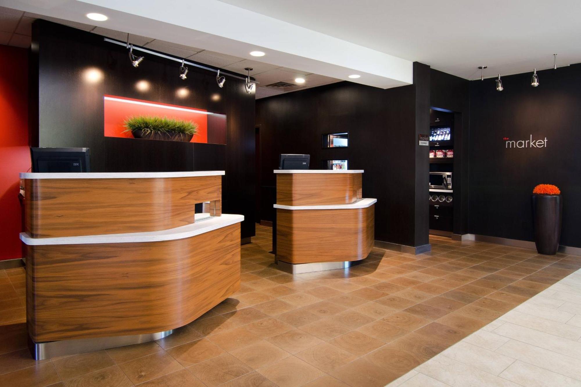 Courtyard By Marriott Huntsville University Drive Екстериор снимка