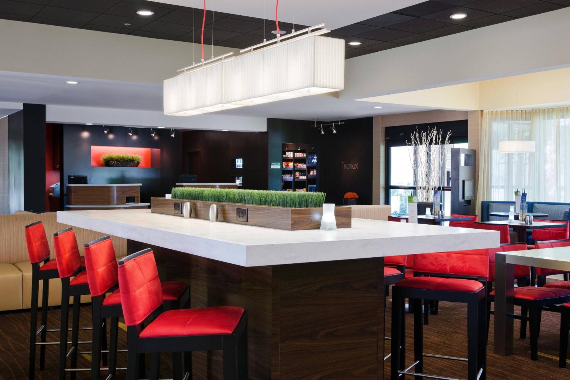 Courtyard By Marriott Huntsville University Drive Екстериор снимка
