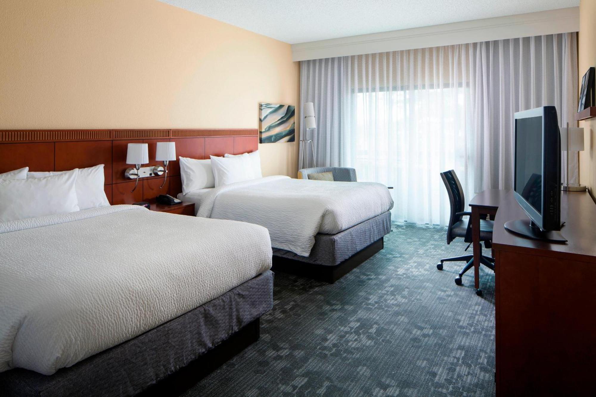 Courtyard By Marriott Huntsville University Drive Екстериор снимка