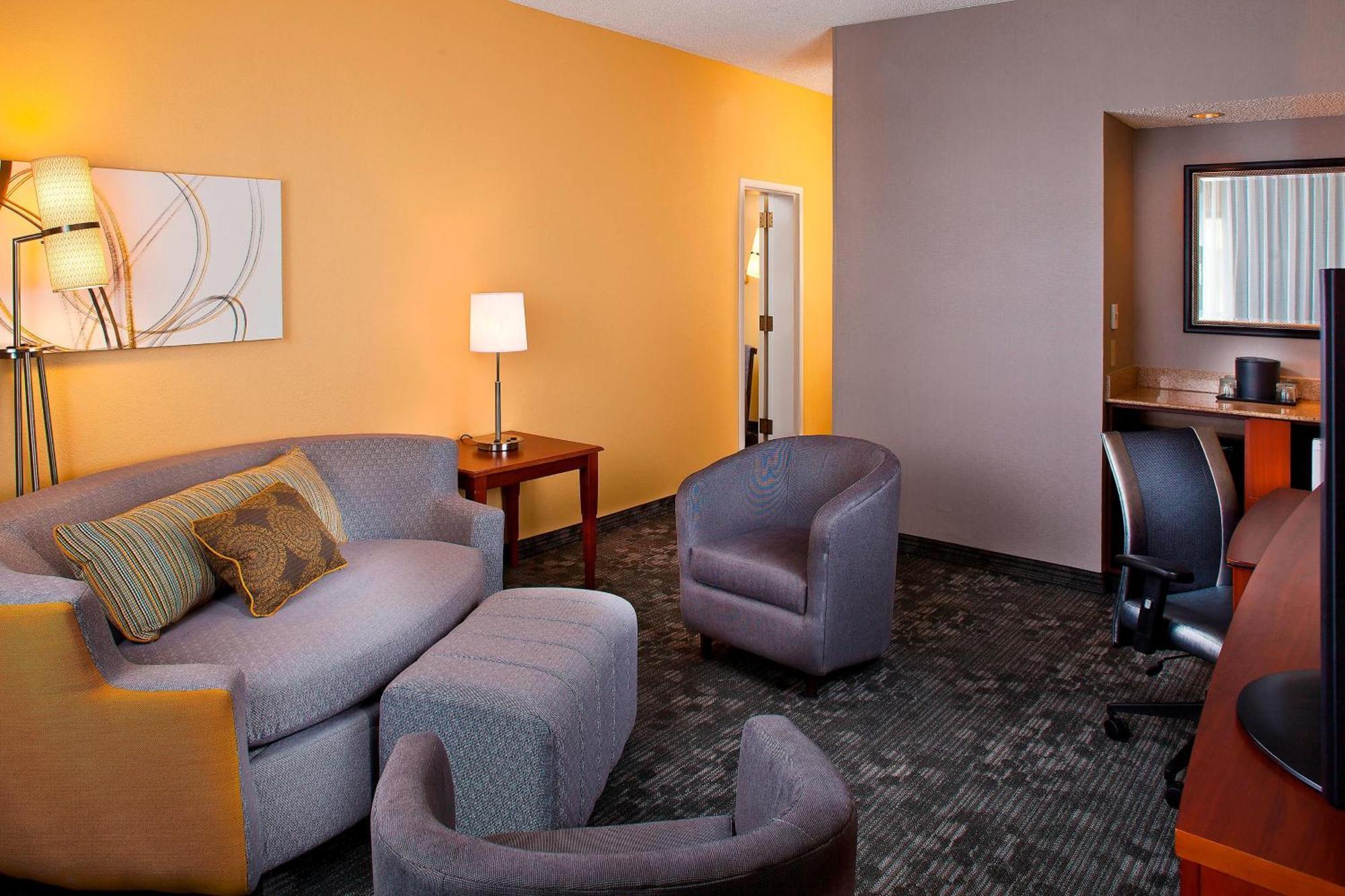 Courtyard By Marriott Huntsville University Drive Екстериор снимка