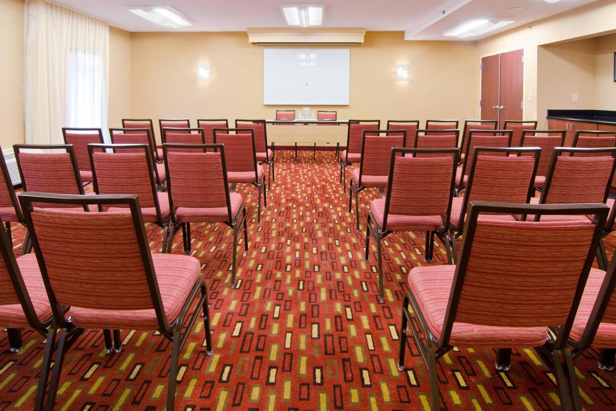 Courtyard By Marriott Huntsville University Drive Екстериор снимка