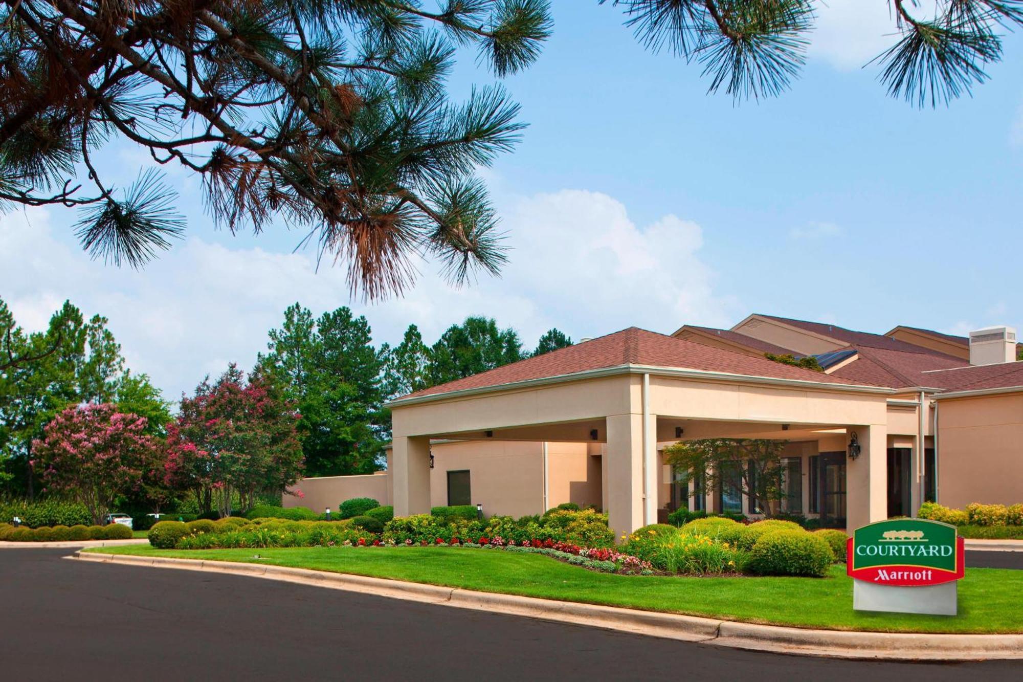 Courtyard By Marriott Huntsville University Drive Екстериор снимка