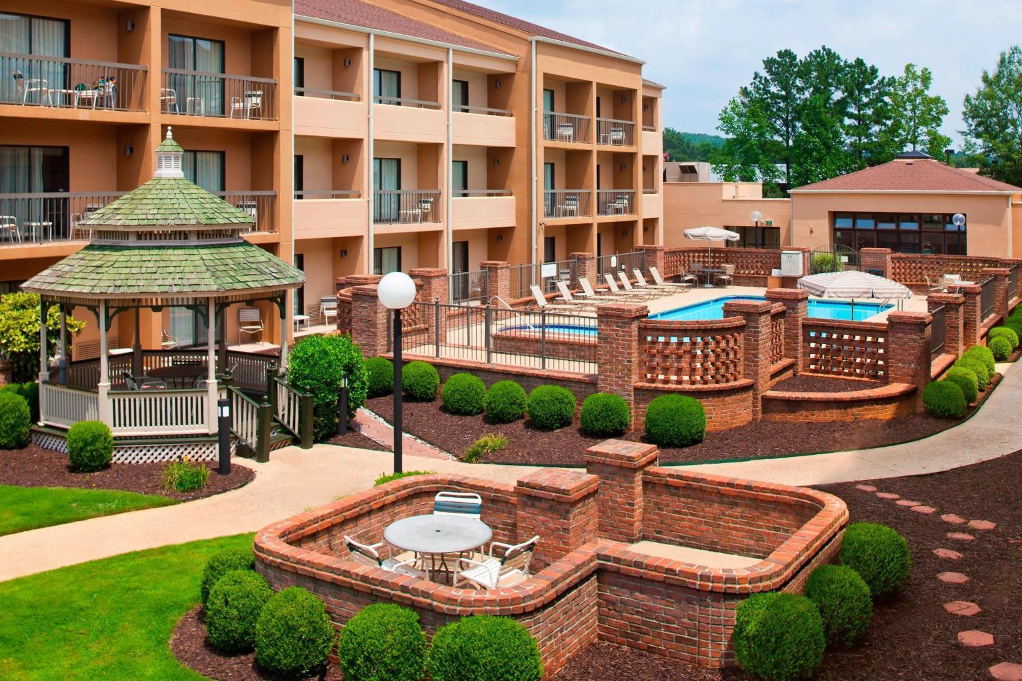 Courtyard By Marriott Huntsville University Drive Екстериор снимка