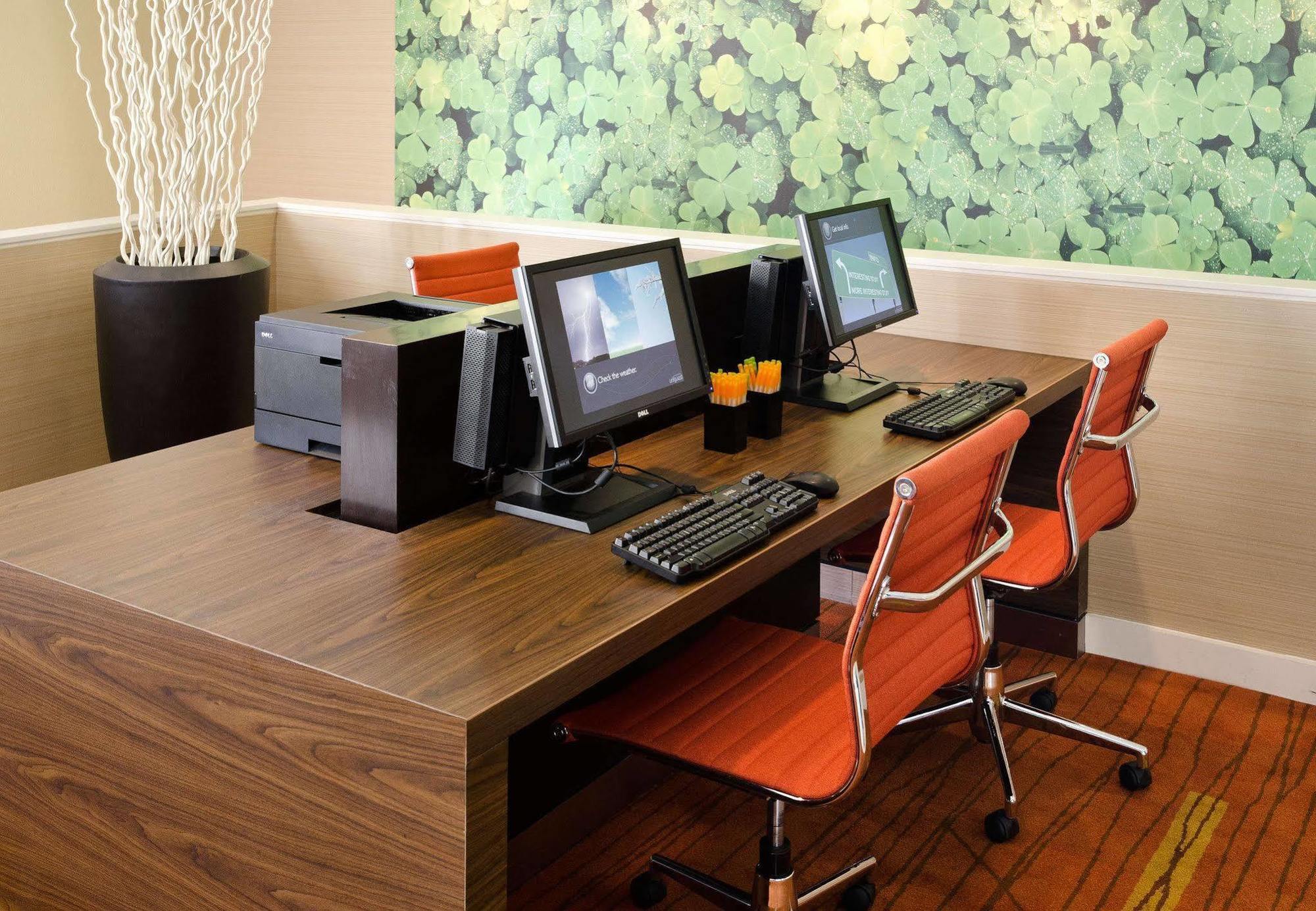 Courtyard By Marriott Huntsville University Drive Бизнес снимка