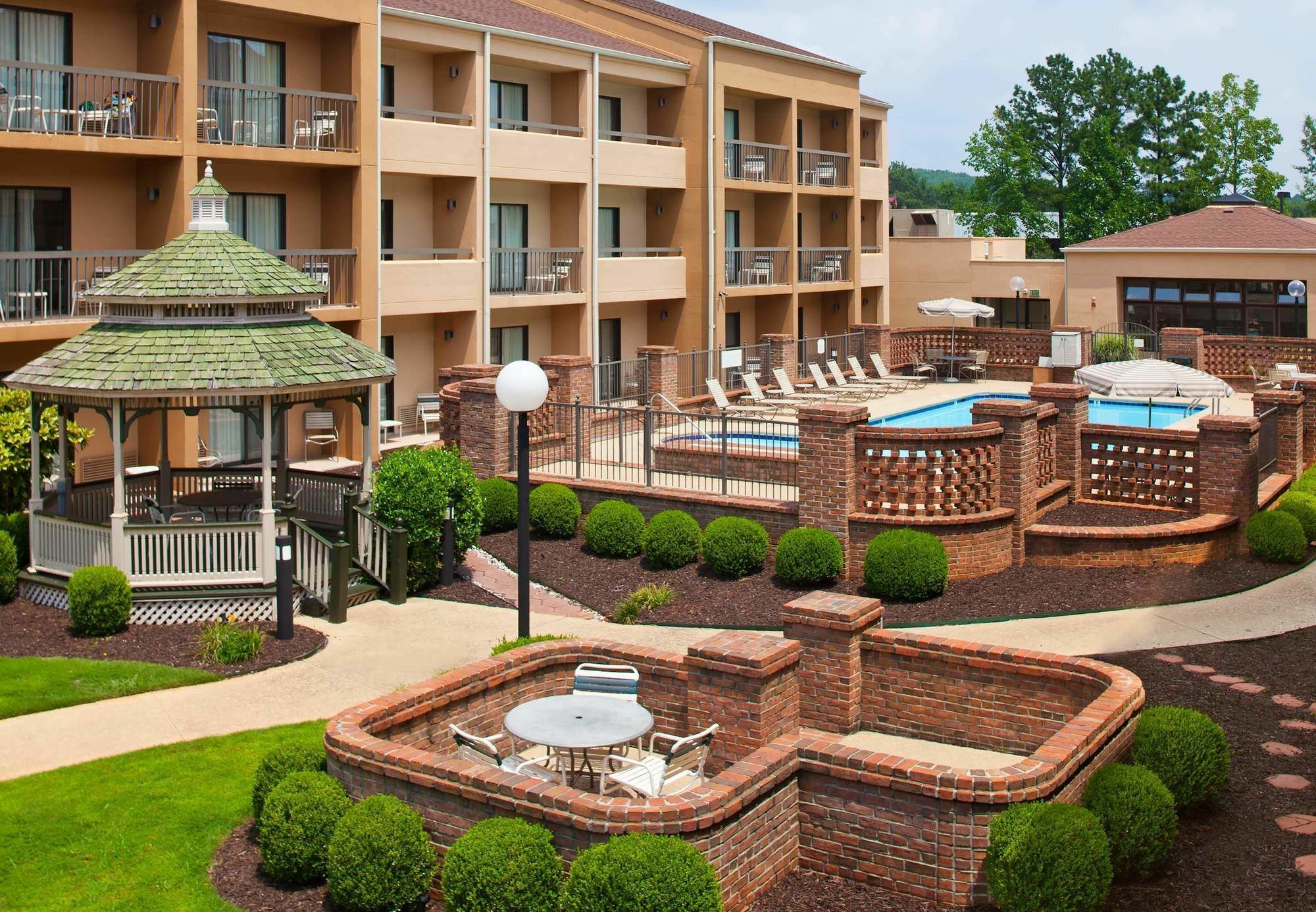 Courtyard By Marriott Huntsville University Drive Екстериор снимка
