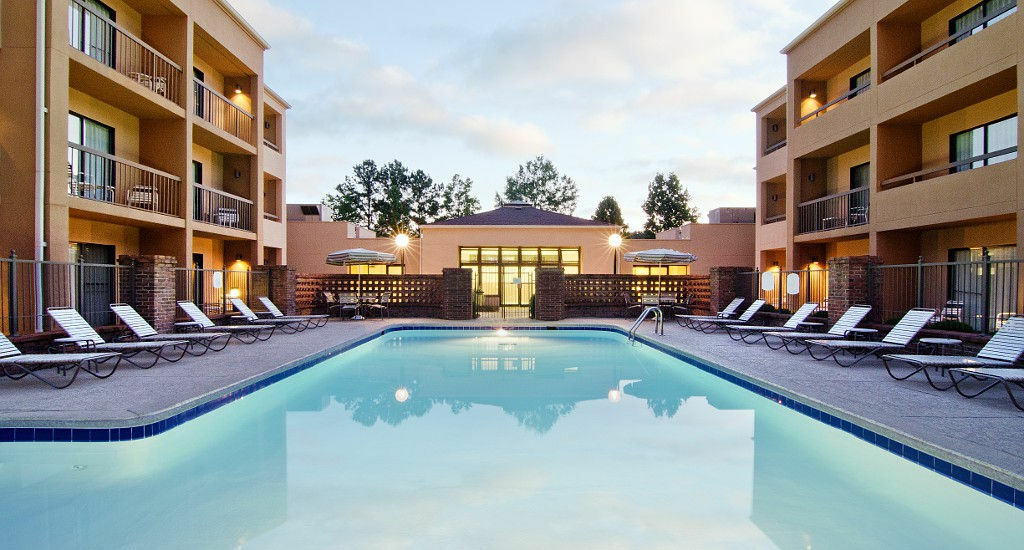Courtyard By Marriott Huntsville University Drive Екстериор снимка